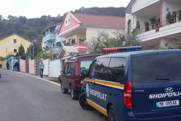 Përleshje dhe sherr mes familjeve, tre persona të plagosur përfundojnë në spital, dy në kërkim