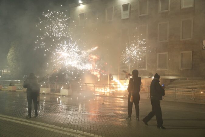 U arrestuan në protestën e opozitës, lirohen 15 protestuesit