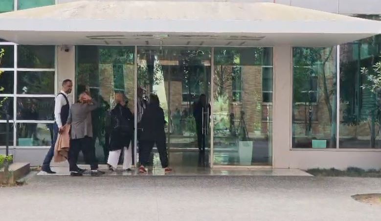 Rama mbledh drejtuesit e rinj politikë të PS në qarqe pas ndryshimeve në Asamble