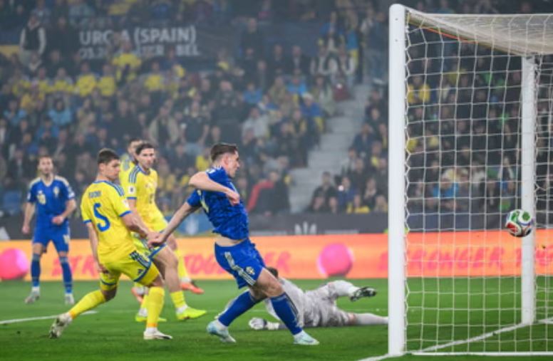 Skandal para ndeshjes play-off të Botërorit, një kombëtare u grabit në dhomat e zhveshjes