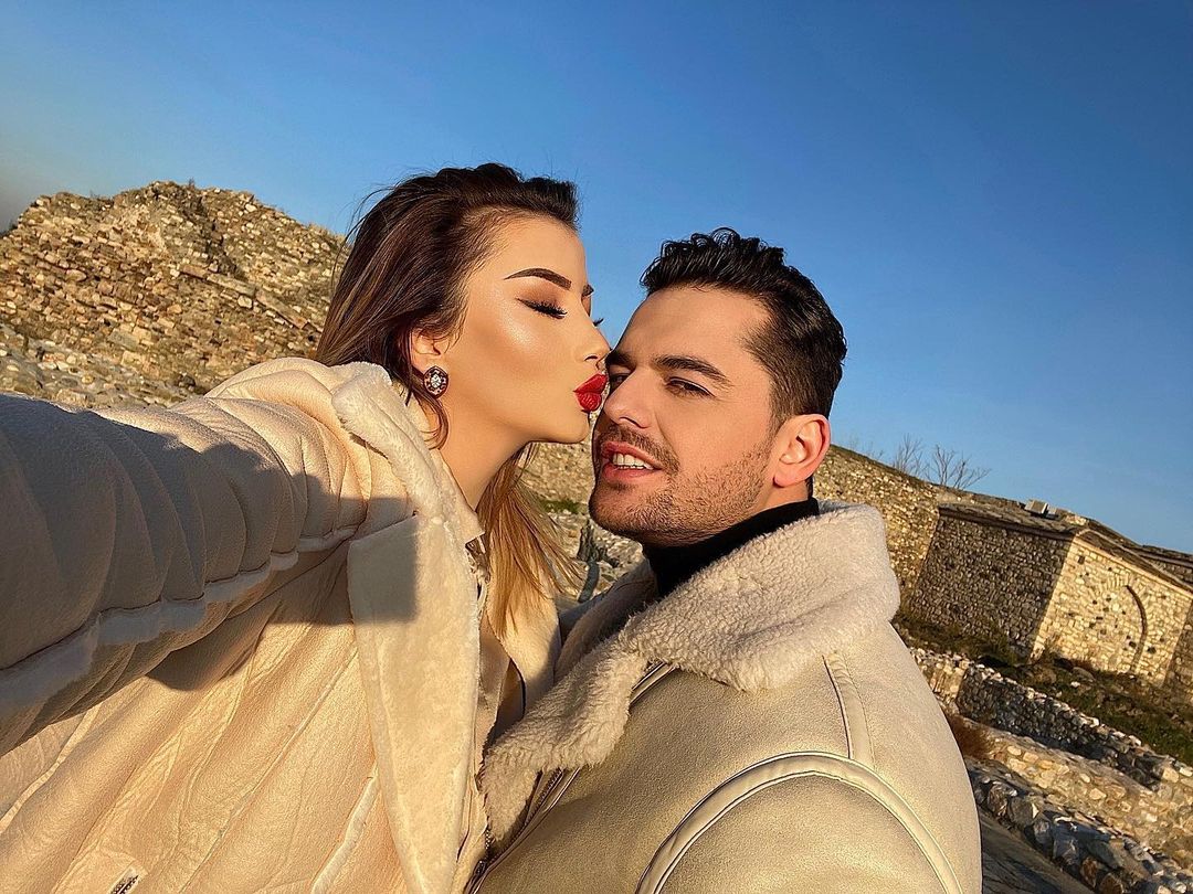 “Na mungon çdo sekondë!”- Katër muaj nga humbja e Shpat Kasapit, Selvije Jao prek me dedikimin: Për botën ishe ylli i skenës, por për Roelin…