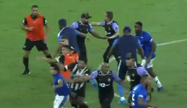 Sherr masiv në finalen e Kupës së Brazilit, 23 lojtarë me karton të kuq! (VIDEO)