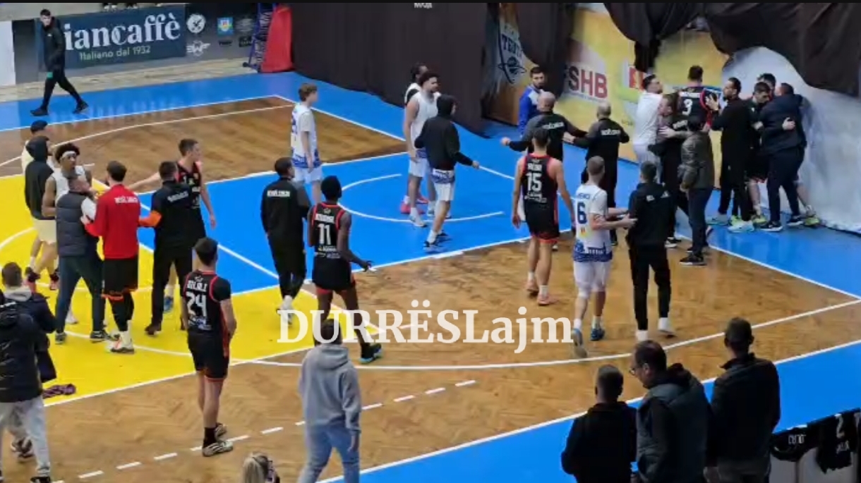 Si nisi sherri me grushte te pallati i sportit në Durrës, ekipi i Besëlidhjes ofendoi lojtarët e huaj të Teutës (VIDEO)