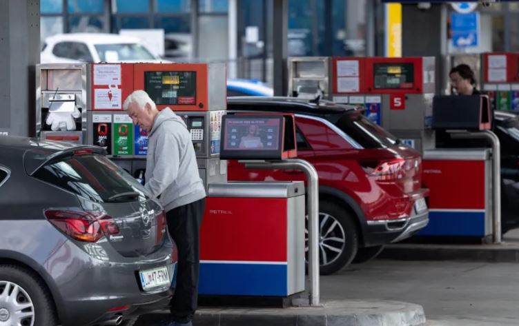 Jo më shumë se 50 litra në ditë, Sllovenia bëhet vendi i parë i Bashkimit Evropian që prezanton racionimin e karburantit