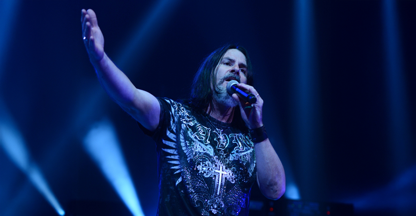 Vuante nga një sëmundje e rëndë, ndërron jetë në moshën 60-vjeçare këngëtari Tommy DeCarlo