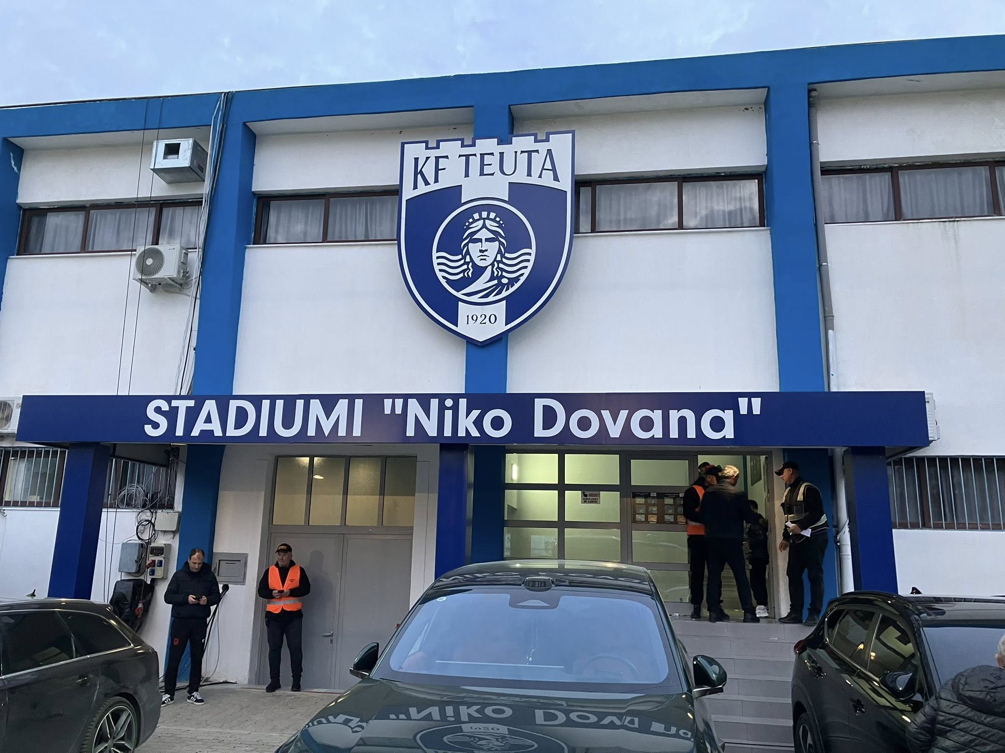 Trajneri Dobi teston gjendjen e Teutës në një ndeshje miqësore