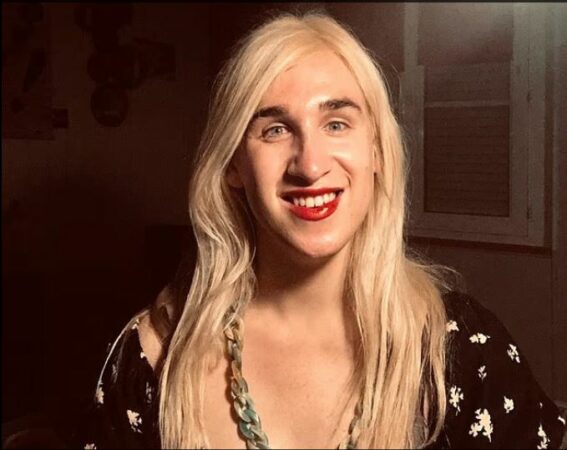 Përndiqte kirurgun që i kreu operacionin e ndryshimit të gjinisë, dënohet me burg transgjinorja