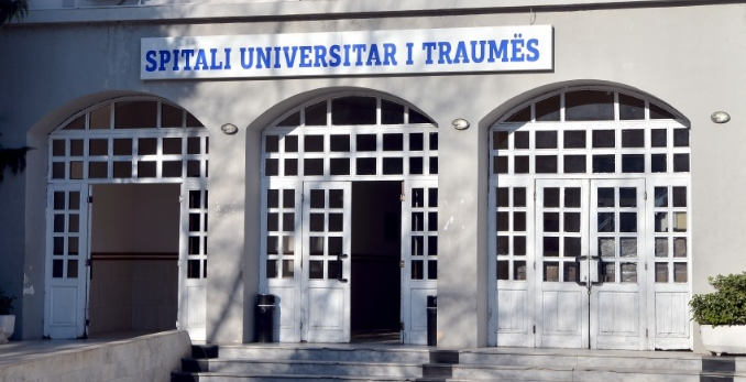 U plagos në vendin e punës, ndërron jetë në Spitalin e Traumës punonjësi i komunales