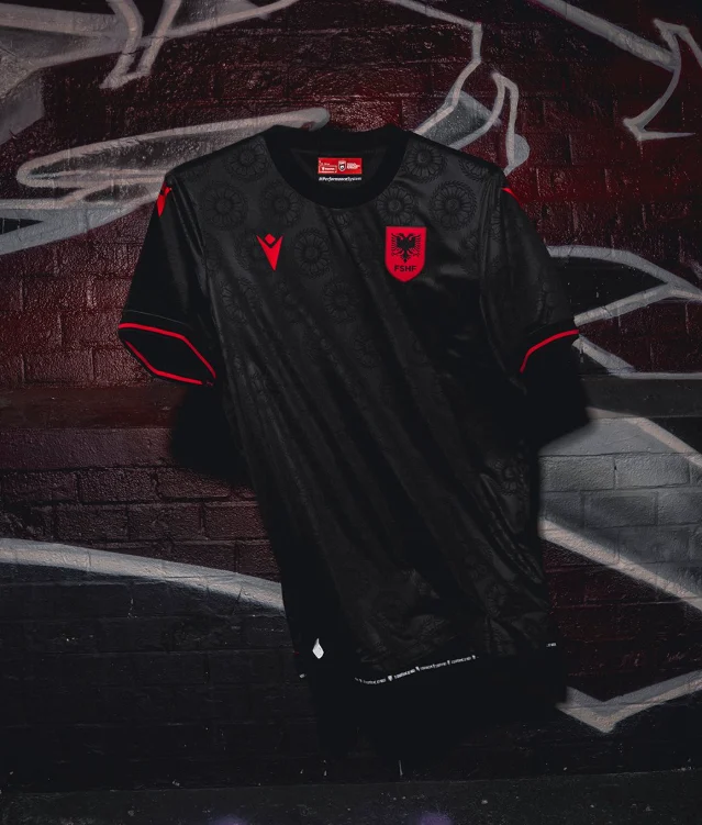 UEFA nuk i lejon fanellën kuqezi Shqipërisë kundër Polonisë, kombëtarja do të vishet me fanellën e zezë e cila i ka sjellë fat disa herë