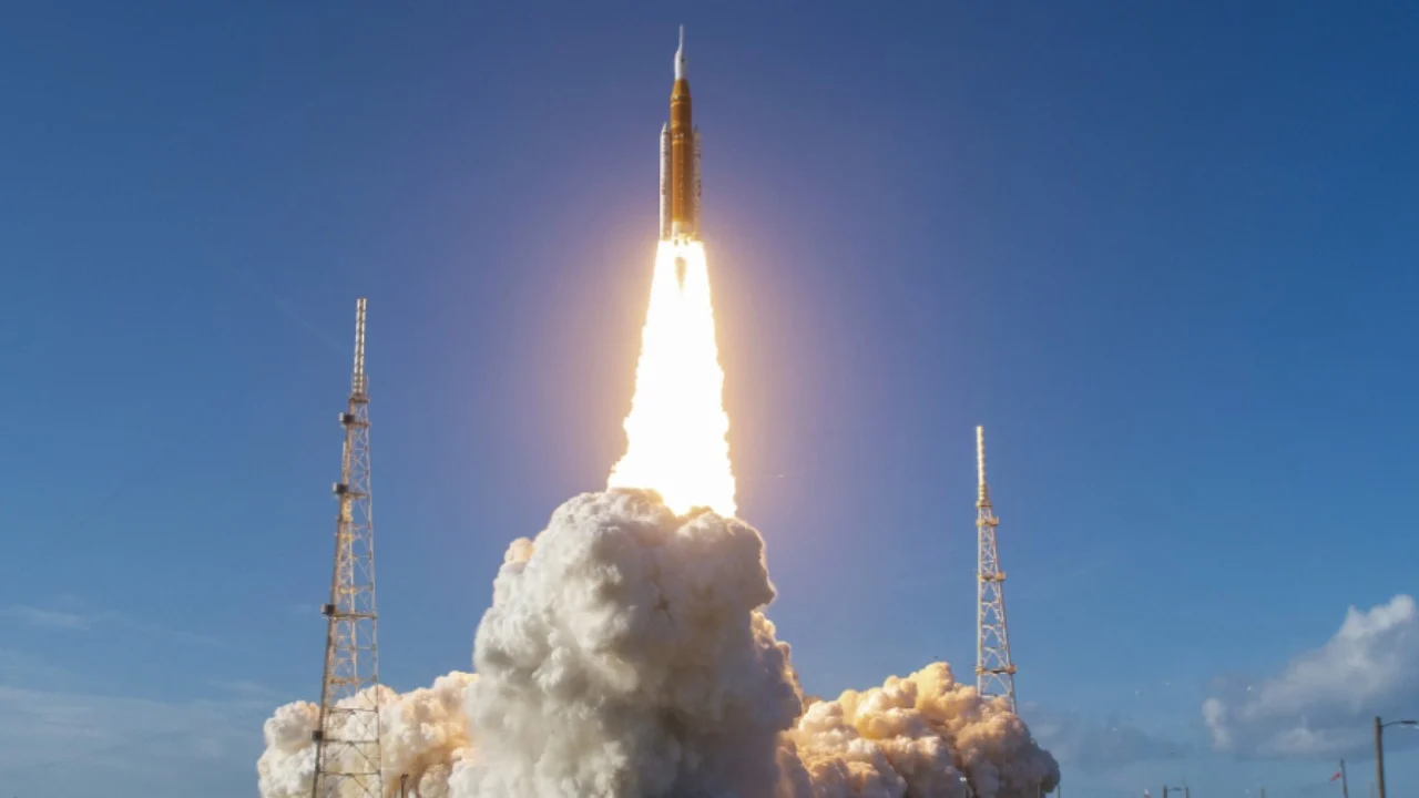 Nis zyrtarisht misioni Artemis II, momenti kur anija kozmike me katër astronautë niset drejt Hënës (VIDEO)