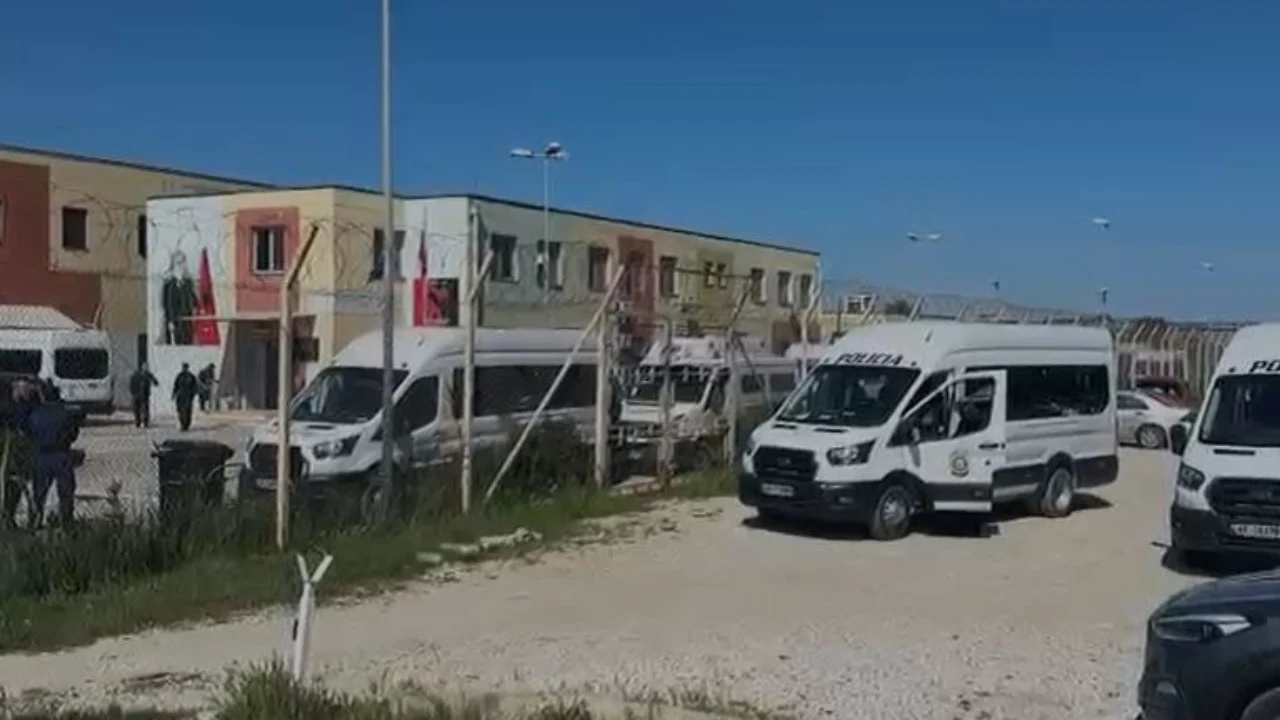 Forcat Operacionale të Burgjeve “zbarkojnë” në paraburgimin e Vlorës, kontrolle të befasishme në çdo qeli