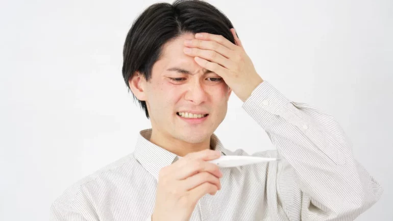 “Dhuratë” nga fëmijëria/ 32-vjeçari kinez jetoi 20 vite me termometër në trup