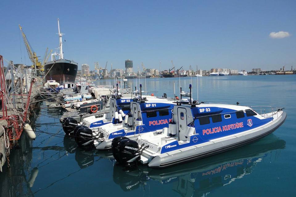 Policia Kufitare e Durrësit shpëton 16-vjeçarin që rrezikoi të mbytej