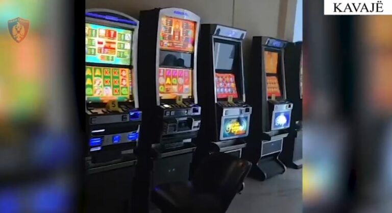 Zbulohen ambientet e përshtatura për lojëra fati në Kavajë, shpallen në kërkim dy të rinj