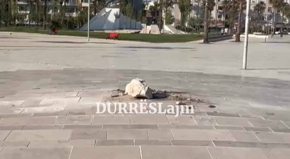 VIDEO/ Dëmtohet skulptura “Rrënjët” në shëtitoren “Taulantia” në Durrës, dërgohet për restaurim
