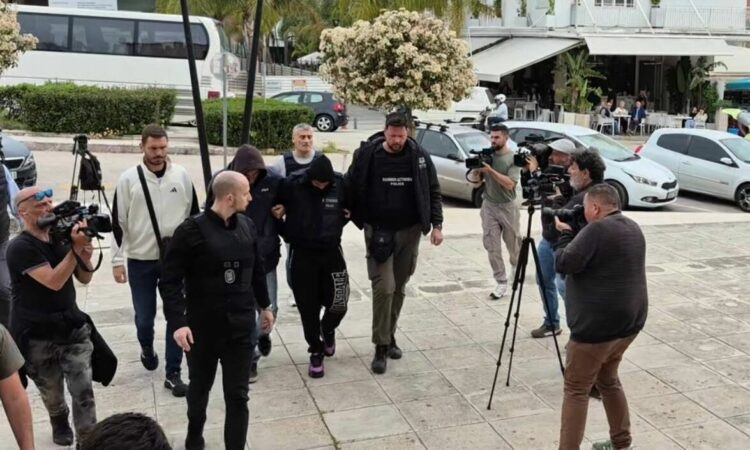 E droguan dhe e lanë të vdiste/ 3 autorët dalin sot para gjykatës. Rrëqeth babai i shqiptares: E vesha si nuse, sot kam dasmën dhe varrimin e saj!