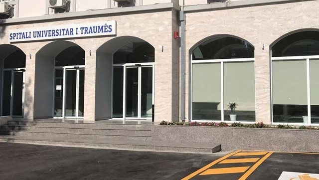 5-vjeçarja përfundoi te “Trauma”, policia: Vajza është rrëzuar aksidentalisht nga një karrige