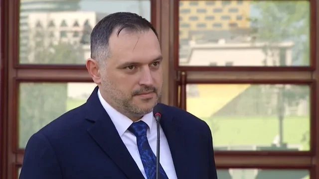 A do të lejohet SHBA të përdorë bazën e Kuçovës për të sulmuar Iranin? Ministri Nufi: Baza është e NATO-s, do ta vlerësojmë