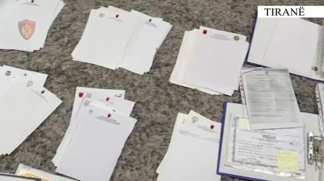 Diploma universitetesh, master dhe licenca profesionale/ Zbulohet laboratori i falsifikimit të dokumenteve në Tiranë