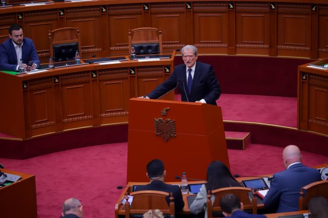 Berisha: Parlamenti grek hoqi 11 imunitete për fondet e IPARD-it, kurse Rama i mbron dhe i merr në zyrë siç është Krifca