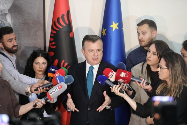 Kritikat e Spiropalit për qeverinë, Balla: Nuk i ka shprehur në mbledhjen e Grupit