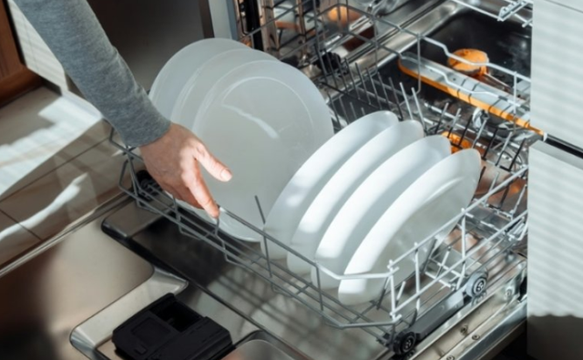 Një arsye e mirë pse nuk duhet t’i lani kurrë thikat në lavastovilje