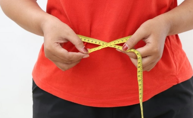 Një studim zbulon kohën më të rrezikshme në jetë për të shtuar në peshë