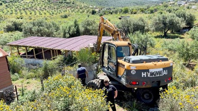 IKMT nis prishjen e 10 ndërtimeve pa leje në Ksamil