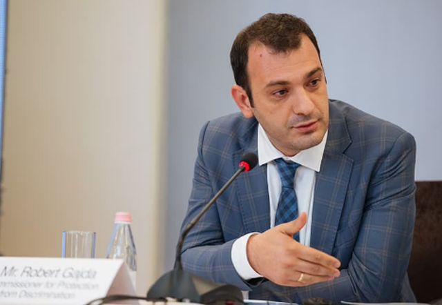 Nga komentet online në Kuvend/ BIRN: Gjuha e urrejtjes po godet komunitetet e margjinalizuara