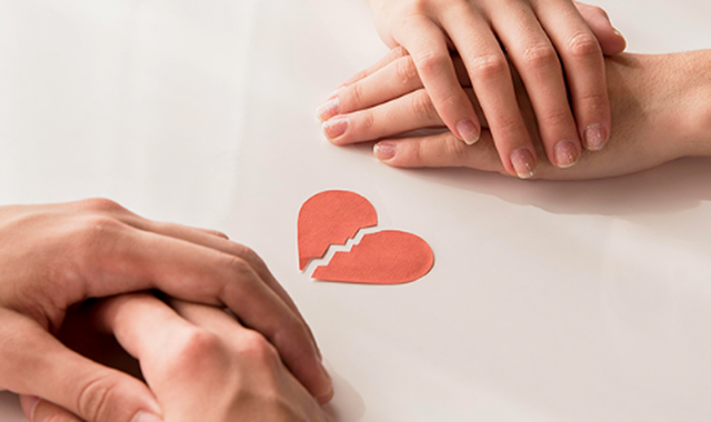 Kur dashuria ‘ftohet’/ Shenjat që tregojnë se lidhja juaj po shkon drejt fundit