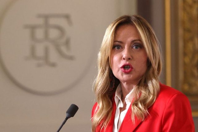 Meloni flet nga Parisi: Italia e gatshme të dërgojë njësi detare në rajonin e Gjirit