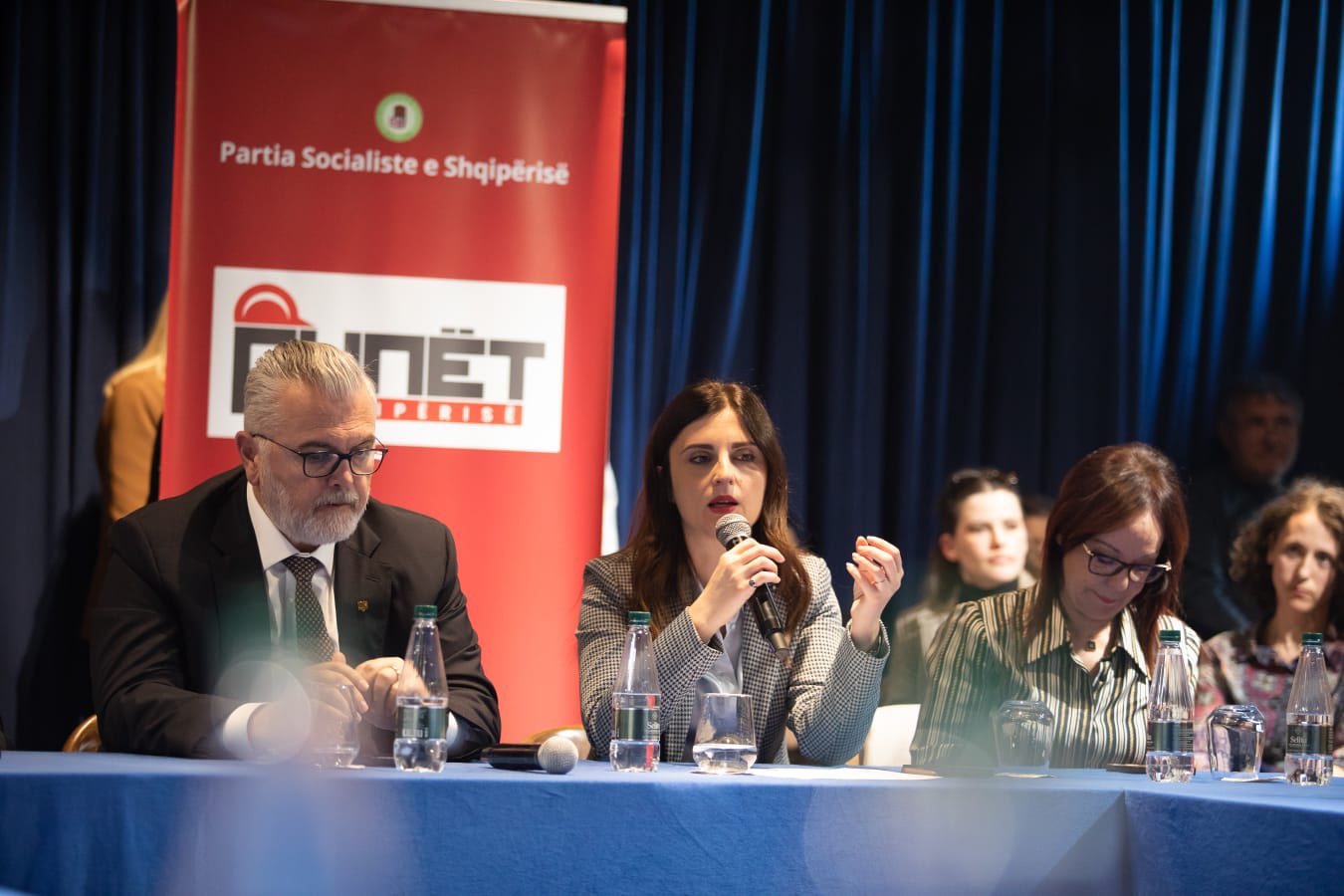 Emiriana Sako takim me profesionistët e drejtësisë, theks te infrastruktura dhe mbështetja sociale