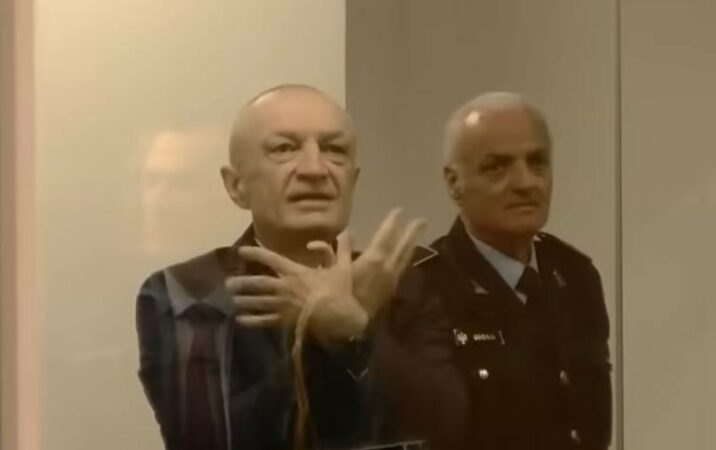 U paraqit në publik për herë të parë pas arrestimit, Ilir Meta reagon pas shtyrjes së seancës: Jam krenar për patriotizmin tim