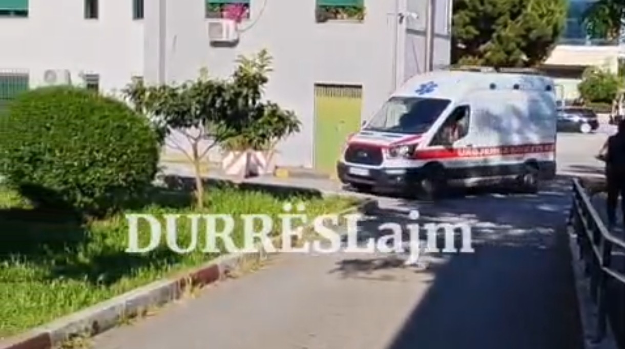 Bie nga lartësia 43 vjeçari në Durrës (Video)