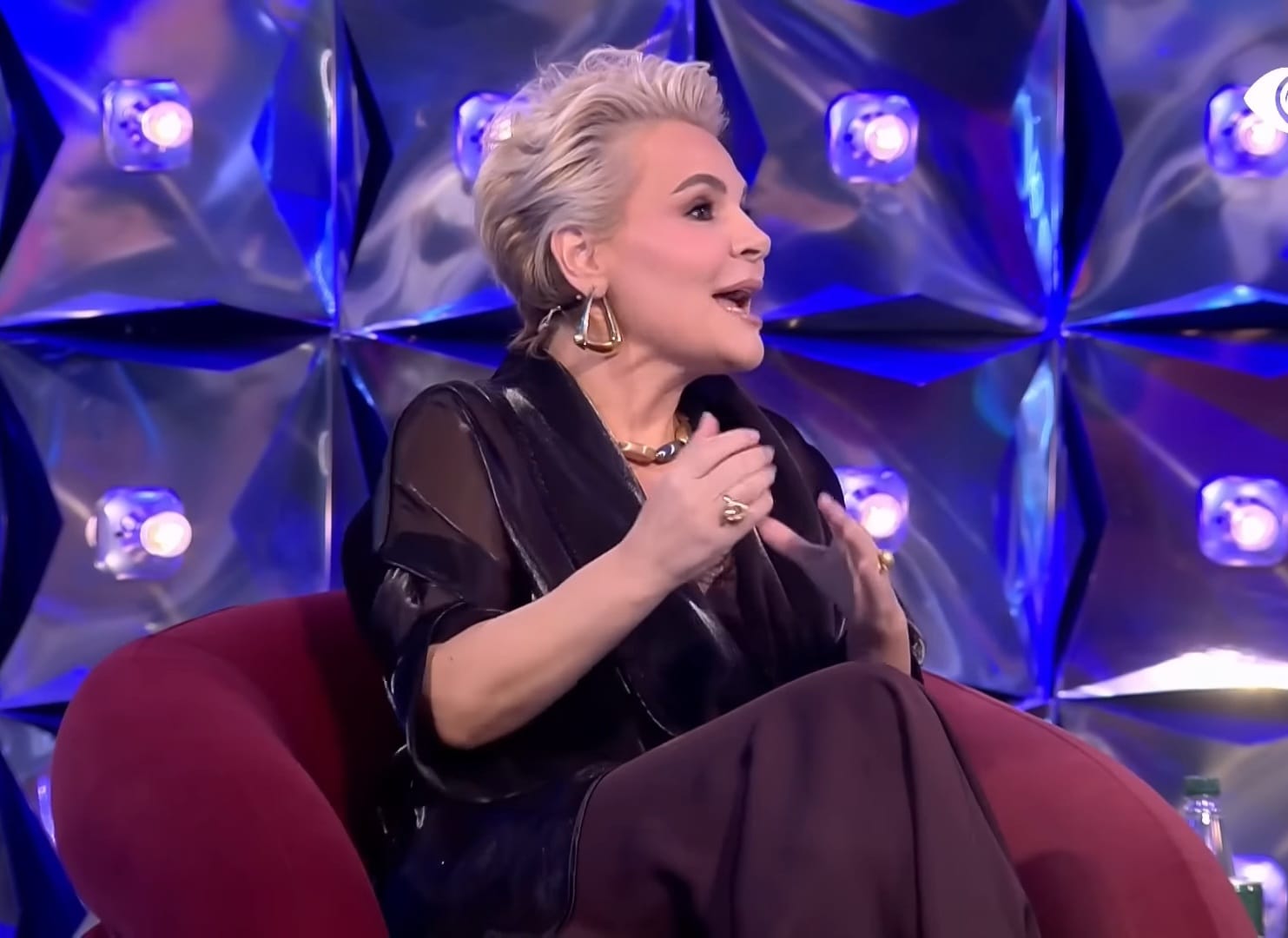 “Na keni çarë tr*pin!”/ Monika Kryemadhi debaton me Selin: Shko mëso sa vite ka shekulli!