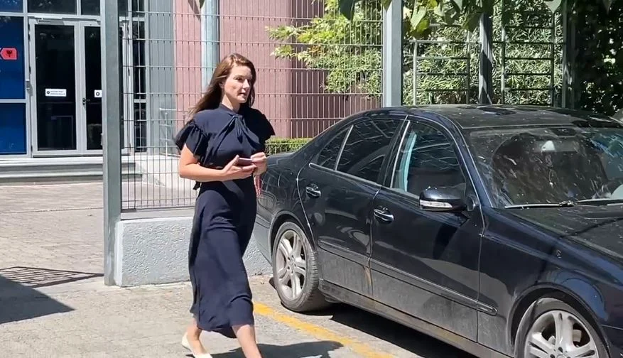 Kërkesa e Ajola Xoxës kalon në Kushtetuese, në shqyrtim vendimet e gjykatave më të ulëta