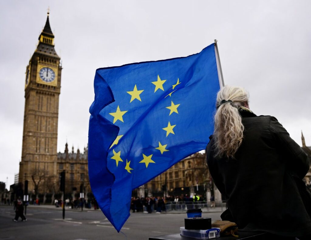 Më shumë se gjysma e britanikëve mbështesin rikthimin në BE