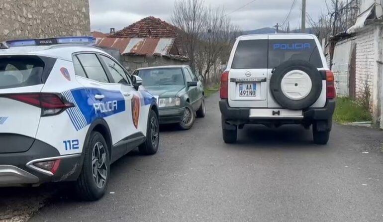 “Autori dhe viktima janë përleshur”/ Detaje të reja nga vrasja e 78-vjeçarit, trupi u gjet nga postieri që do t’i dorëzonte pensionin