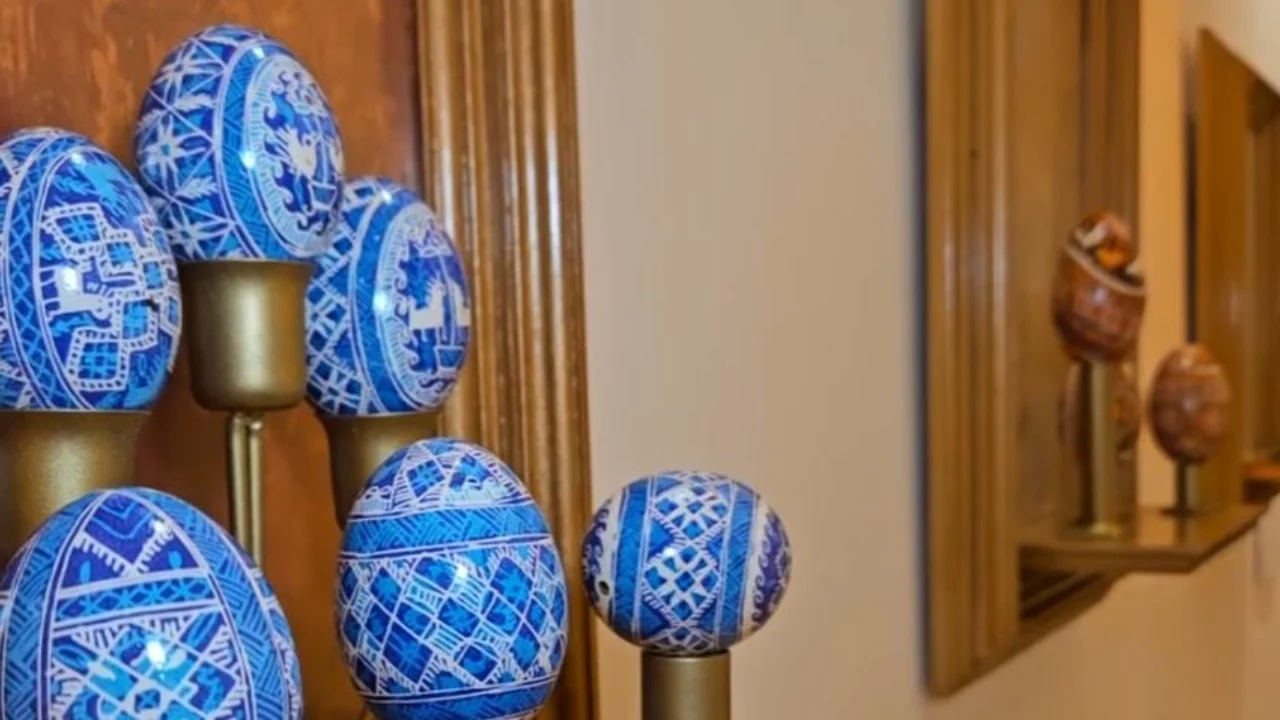 Dekorimi i vezëve të Pashkës, çelet për herë të parë një ekspozitë ndërkombëtare në Korçë