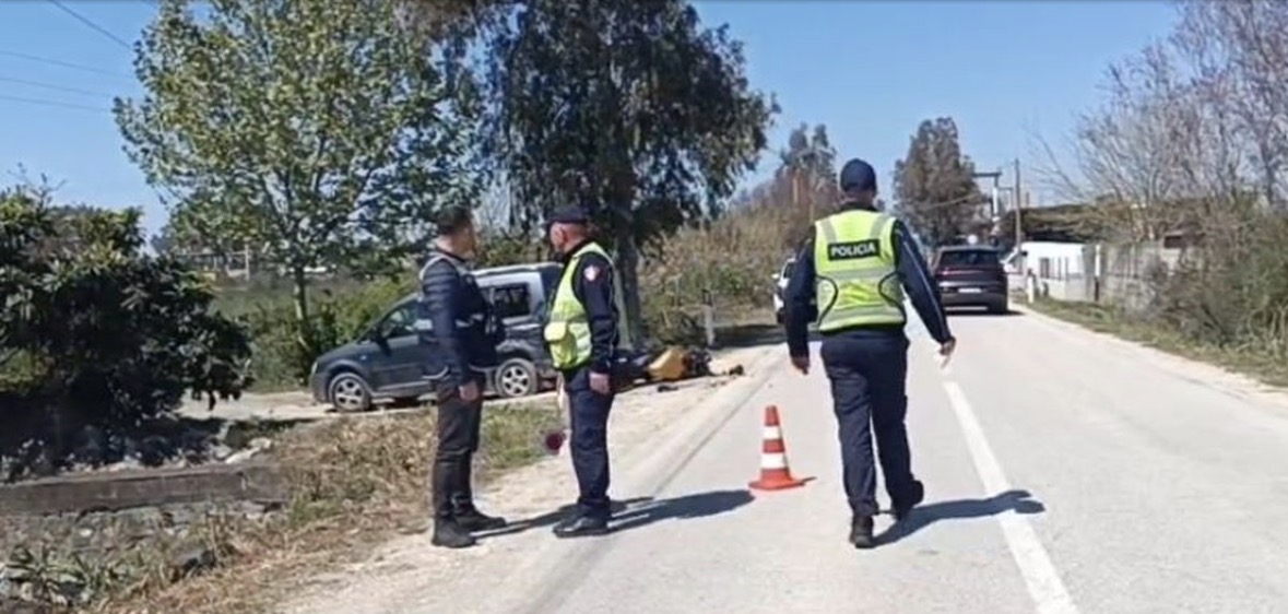 E rëndë në Fier/ Motoçikleta përplaset me një automjet, shoferi i motorit nuk i mbijeton plagëve 