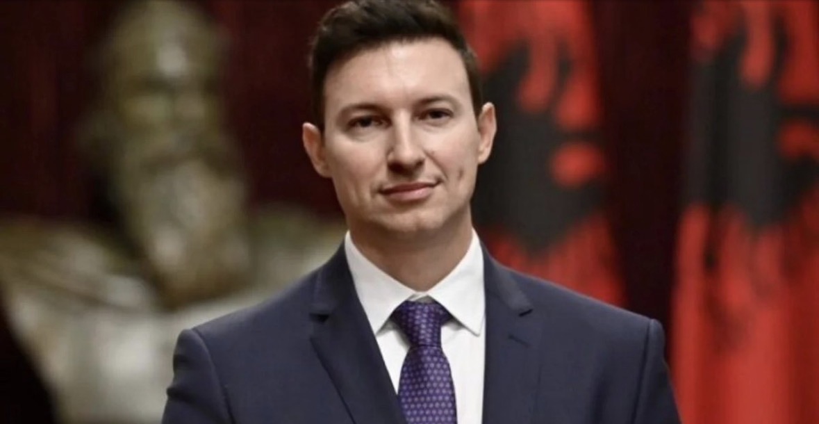 Protesta e studentëve shqiptarë në RMV, ambasadori Meidani: Institucionet duhet t’u përgjigjen kërkesave të tyre 