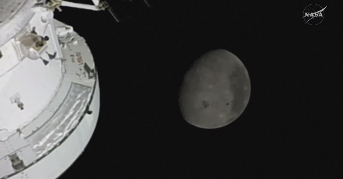 Fillon zyrtarisht vëzhgimi Hënor/ Astronautja Koch: Hëna sa vjen e duket më e madhe