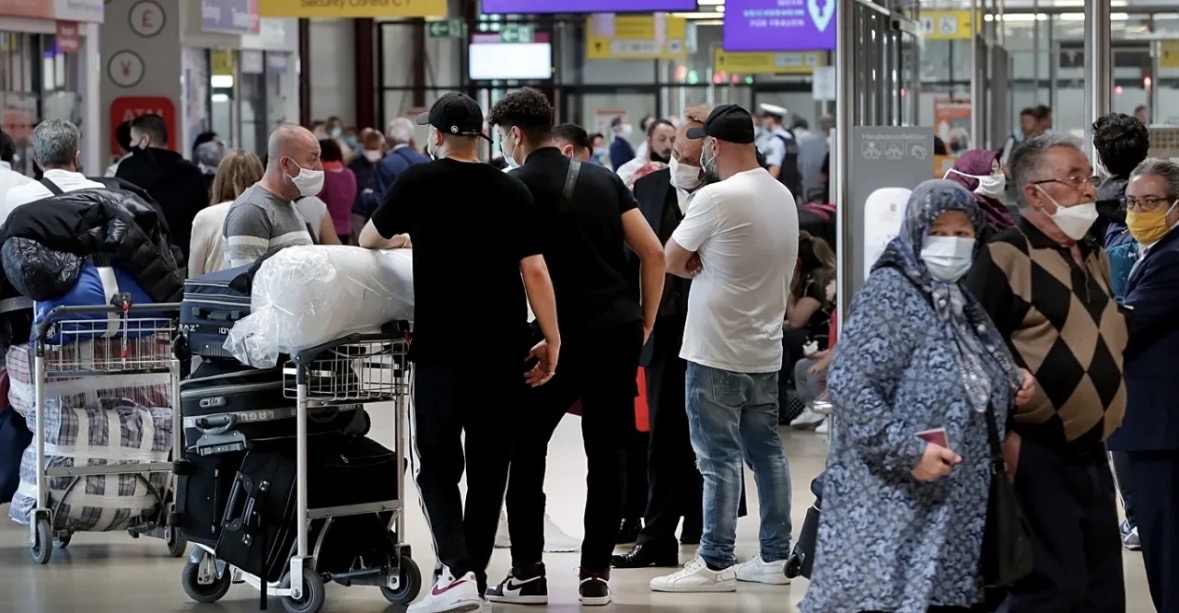 Ndryshojnë rregullat e udhëtimit drejt Europës/ Çfarë duhet të dini para hyrjes në fuqi të sistemit të ri më 10 prill