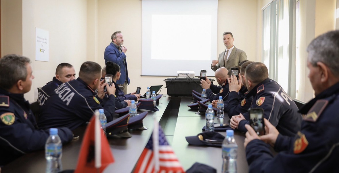 SHBA fuqizon Policinë Kufitare shqiptare/ Përfundon trajnimi për zbulimin e dokumenteve të paligjshme 