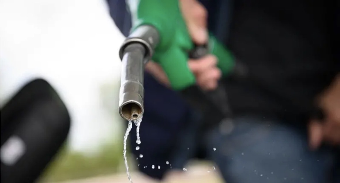 Çmimet e naftës bien ndërsa shpallet armëpushimi i brishtë Izrael-Liban