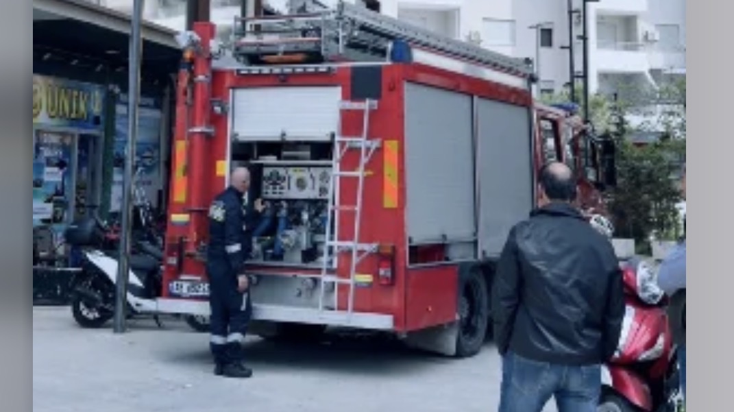 Mbyllën qenin në ballkon dhe ikën drejt Greqisë, zjarrfikësit ndërhyjnë dhe shpëtojnë kafshën shtëpiake në Vlorë