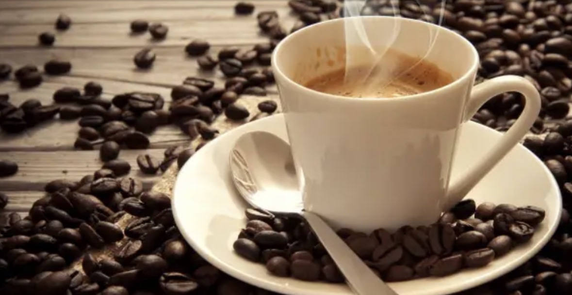 A ndikon ora kur pini kafe në jetëgjatësi 