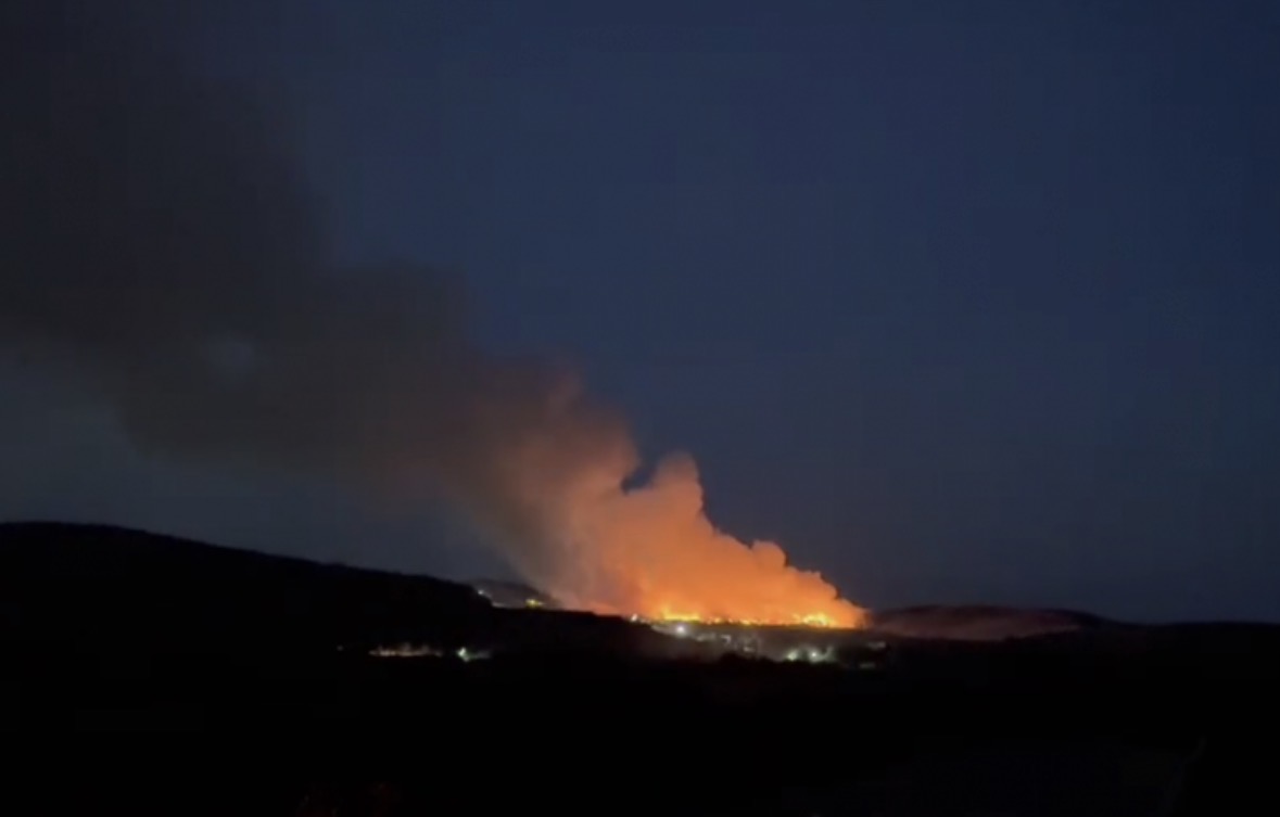 Vijon zjarri në Landfillin e Bushatit, tymi mbulon të gjithë zonën
