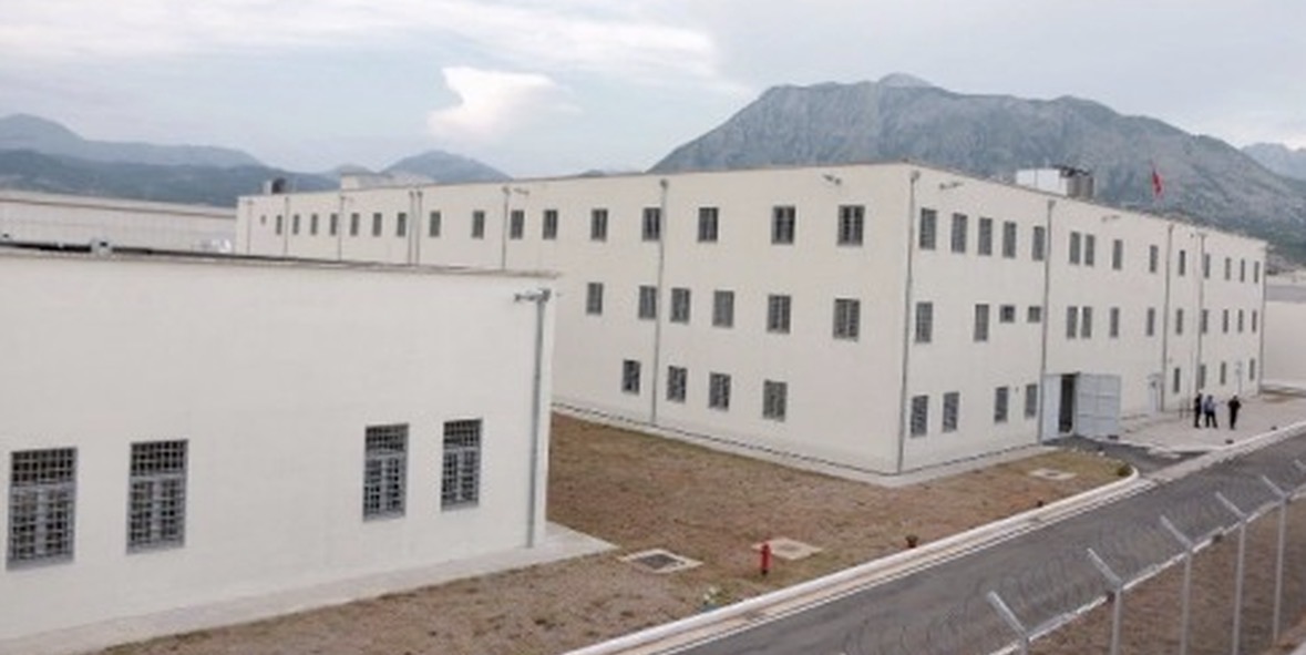 Tension në burgun e Reçit! Dy të paraburgosur dhunojnë efektivin dhe shkatërrojnë ambientet 