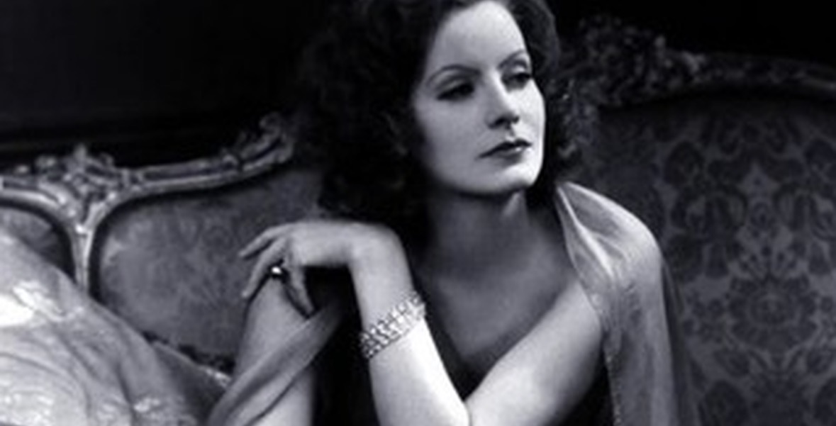 Sekreti i grave që nuk ‘lexohen’ lehtë/ Zakonet e vogla që krijojnë mister, vetëbesim dhe tërheqje natyrale 